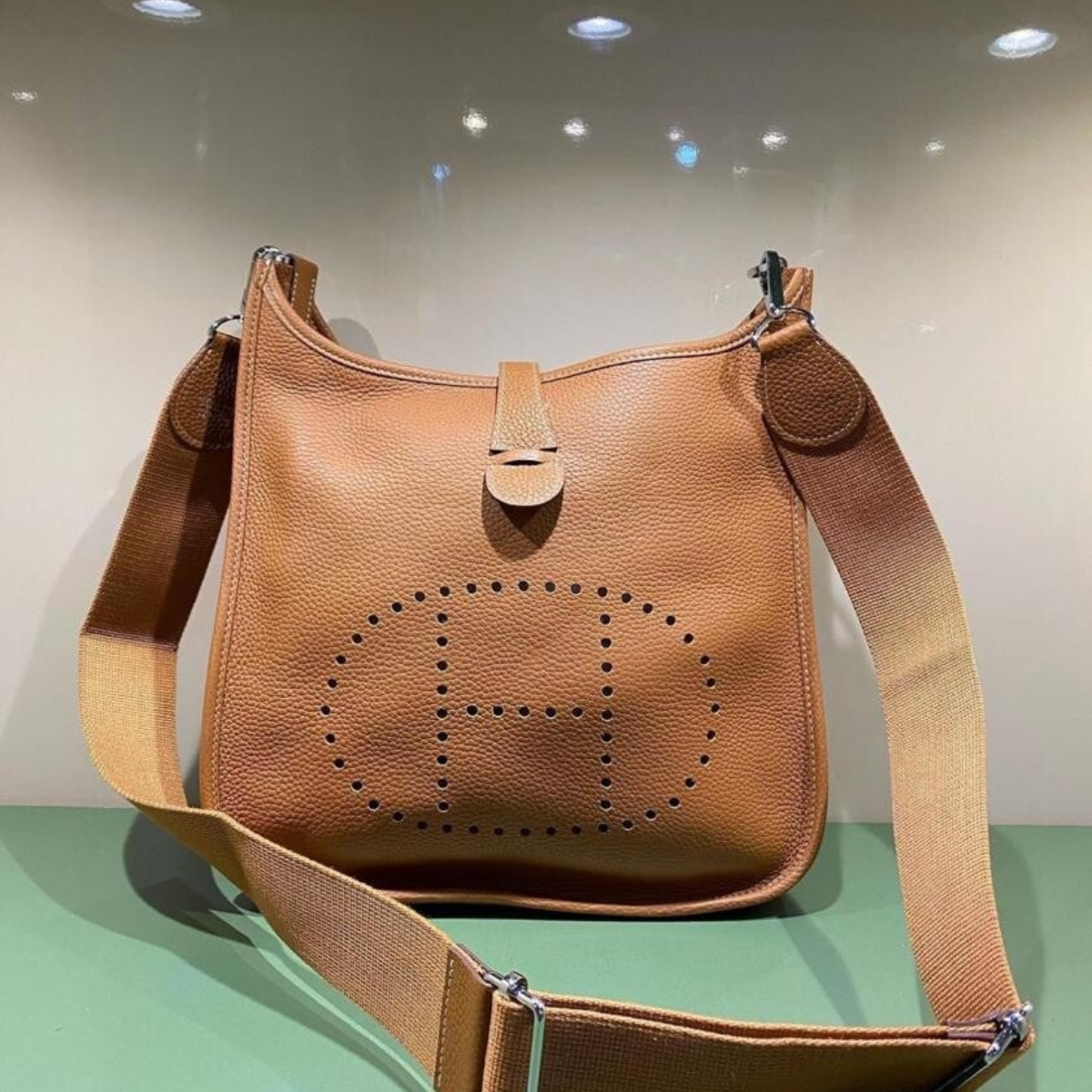 Hermès – Évelyne III 29 Bag