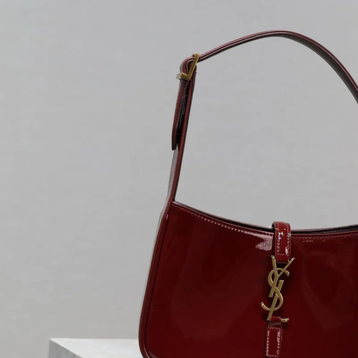 Yves Saint Laurent – Le 5 à 7 bag in patent leather