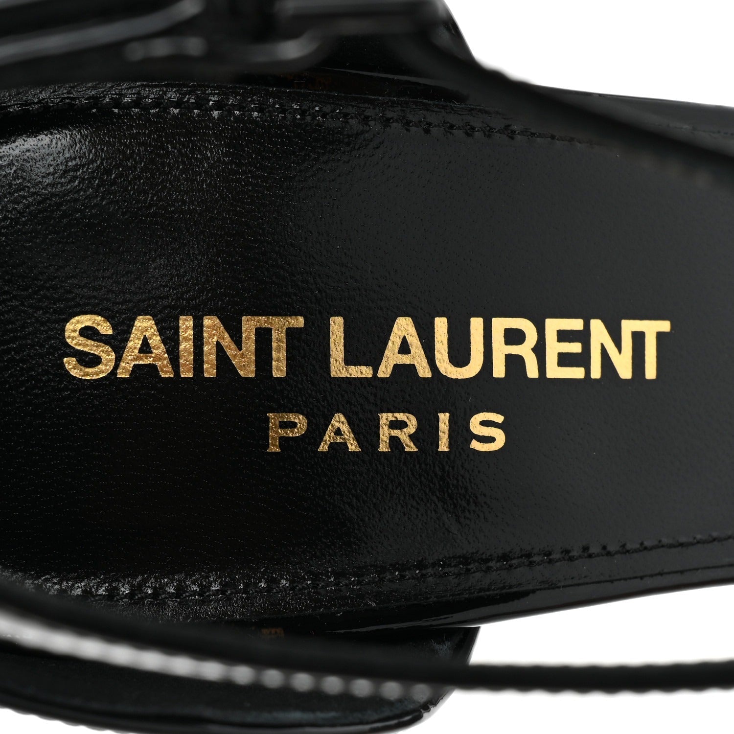 Yves Saint Laurent – Signature Set: Loulou bag & Opyum sandals