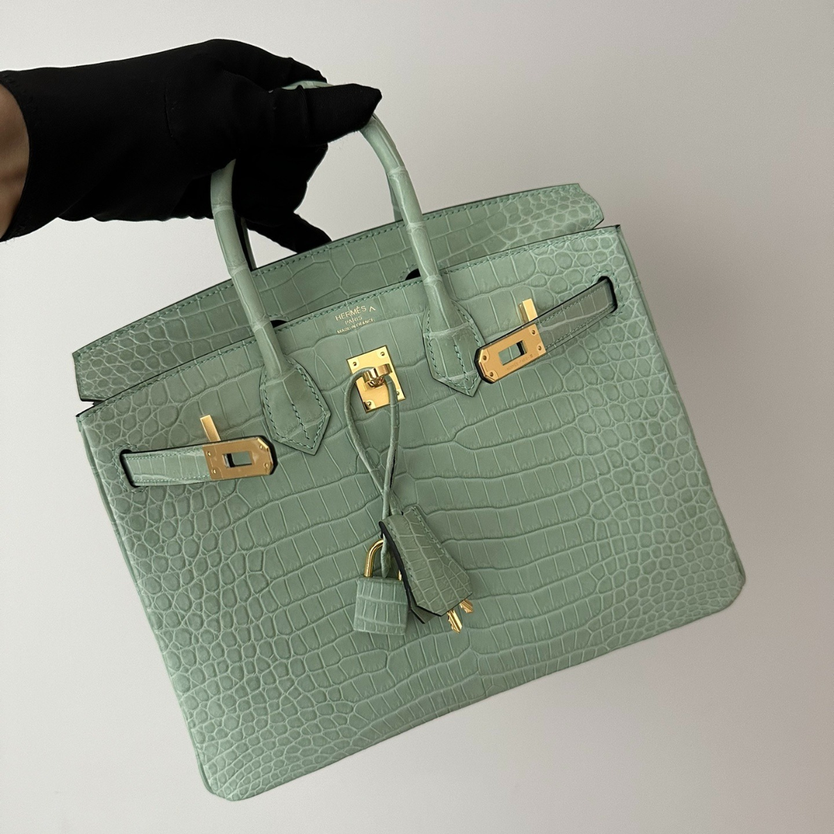 Hermès Set – Kelly 28 Vert d’Eau Alligator Limited Edition & Orange Sandals Green