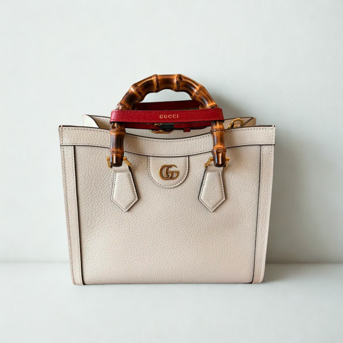 Gucci – Diana Medium Tote Bag