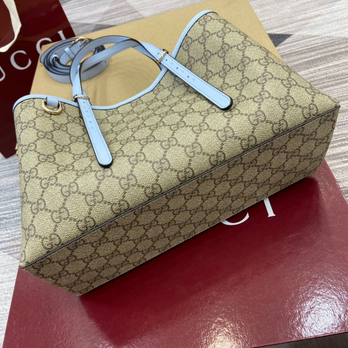 Gucci – Large GG Emblem Shopper Bag