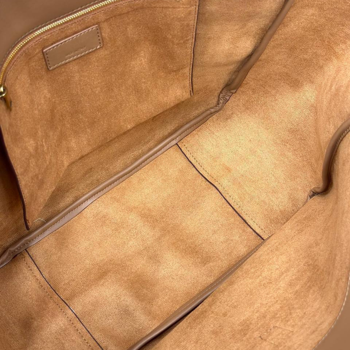 Saint Laurent – Le 5 à 7 Bea bag in suede