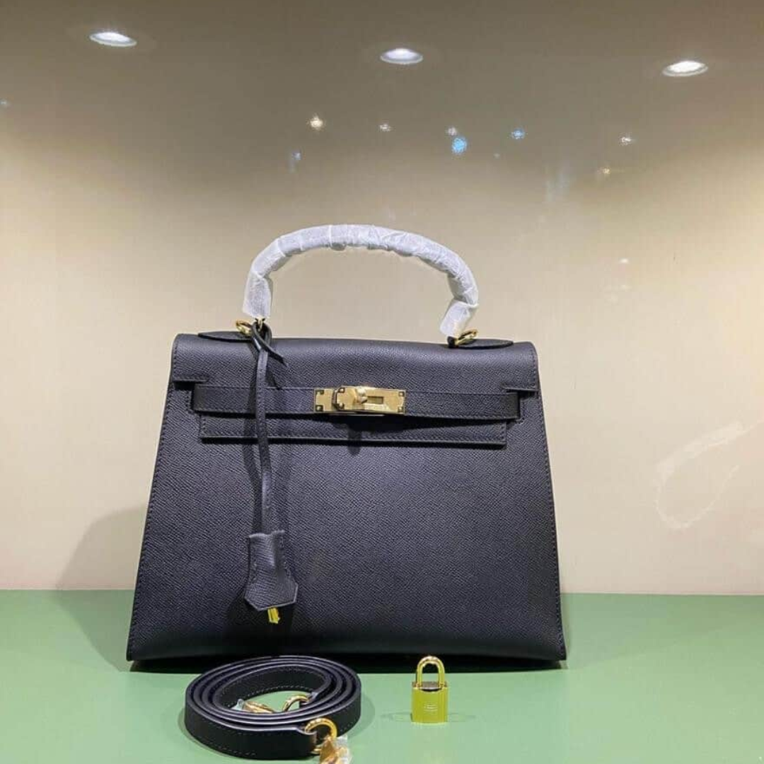 Hermès – Kelly 25 bag in black with gold-colored hardware